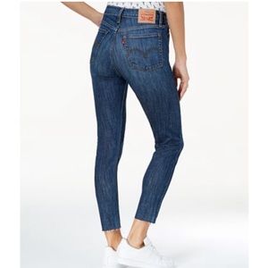 Barely worn Levi’s skinny wedgie jeans